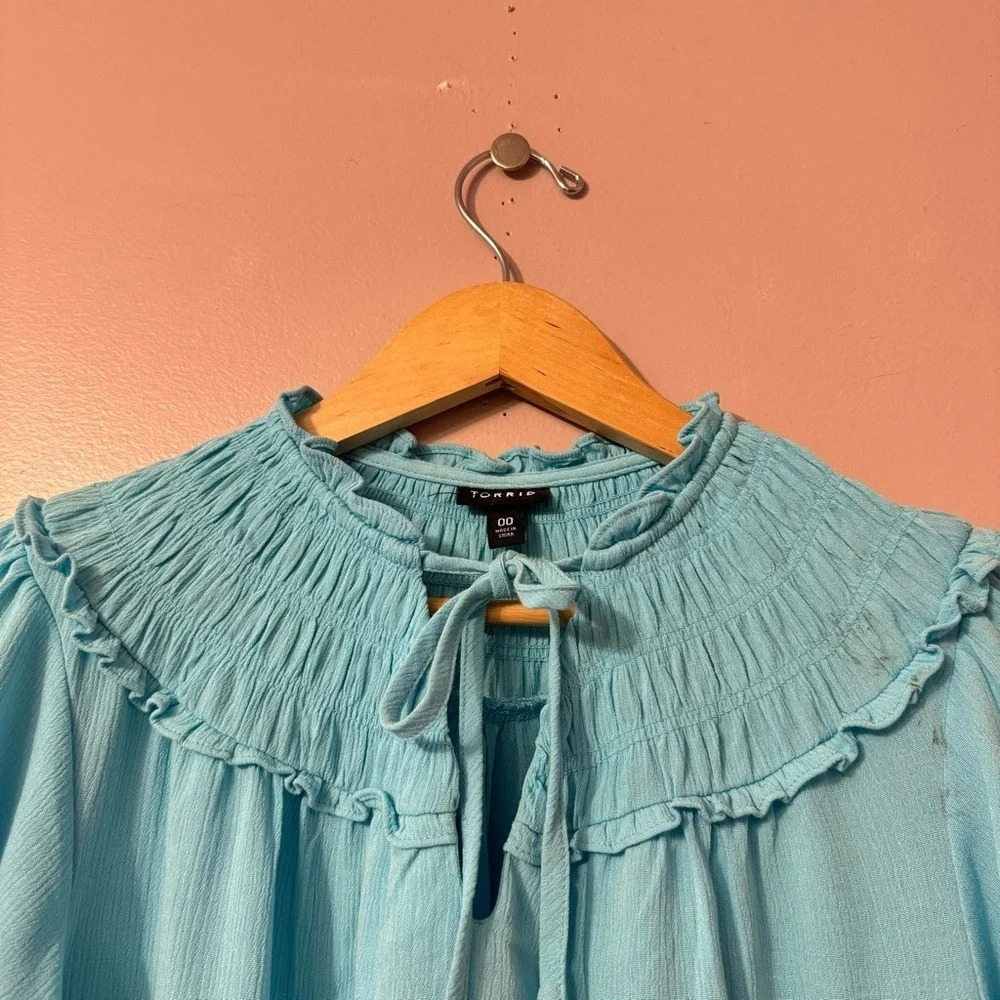 Torrid Washable Gauze Smocked Yoke Ruffle Top Women Size 00 - Picture 6 of 10